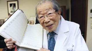 Un medic japonez celebru a trăit 105 ani și a respectat 7 reguli pentru o viață lungă. Una era esențială