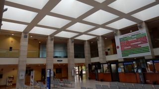 Harta Rom&acirc;niei, montată pe peretele unui spital din Italia &icirc;n care sute de familii de rom&acirc;ni vin pentru o nouă șansă la viață