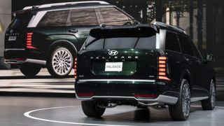 Hyundai a oprit v&acirc;nzarea mai multor modele ale unui SUV, după ce o fetiță de 2 ani a murit strivită de scaunul reglabil electric din mașină