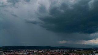 Ploi și vijelii de miercuri, &icirc;n mai multe zone din țară. Prognoza meteo ANM pentru perioada 10-23 august 2026