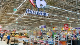 Ce au cumpărat de fapt frații Pavăl de la Carrefour. Tranzacția este &icirc;n principal una imobiliară, conform unor specialisti