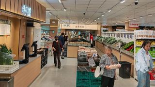 Un kilogram de cartofi costă 0,6 lei, iar litrul de lapte 3 lei, &icirc;ntr-un supermarket dintr-un oraș chinez de care n-ai auzit, deși are peste două milioane de locuitori