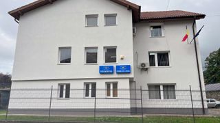 O comună din Transilvania cu terenuri bogate &icirc;n metale prețioase a ajuns datoare la stat cu peste 8 milioane de lei. ANAF vrea să scoată la v&acirc;nzare sediul primăriei
