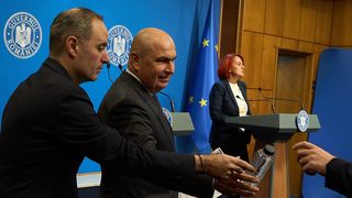 Ce se întâmplă cu TVA-ul din HoReCa? Guvernul susține că nivelul rămâne la fel, economiștii spun că statul trebuie să facă rost de bani de undeva