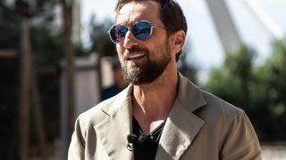 Dani Oțil a arătat mesajul primit de la Gabriela Prisăcariu după ce a aterizat &icirc;n țară: &bdquo;Mă dezbrac sau &icirc;ncălzesc sarmalele?&rdquo;