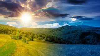 Solstițiul de vară 2026 aduce duminică cea mai lungă zi și cea mai scurtă noapte din an: c&acirc;te ore de lumină vom avea azi