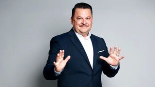 Imaginea cu Mihai Bobonete pe patul de spital care s-a viralizat &icirc;n mediul online: &bdquo;&Icirc;mi arde de operații&rdquo;