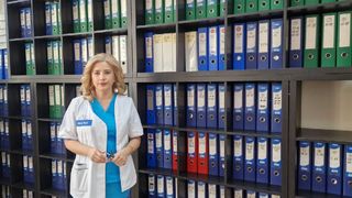 &bdquo;Nu ești mult mai mamă, dacă ai născut pe cale naturală&rdquo;. Interviu cu prof. dr. Monica C&icirc;rstoiu, care desființează miturile &bdquo;anticezariană&rdquo; de pe panourile din București