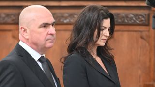 Ce salariu are partenera lui Ilie Bolojan. Ioanei F&acirc;șie i s-au mărit veniturile cu aproape 40%