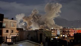 Război &icirc;n Iran: conflictul se extinde, după ce Israelul a atacat din nou Libanul. Noi explozii &icirc;n Dubai și Doha. Avioane americane prăbușite &icirc;n Kuwait