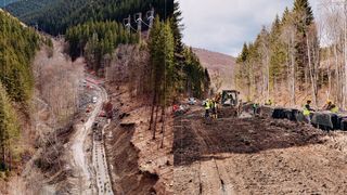 C&acirc;t a &icirc;naintat &icirc;n 8 luni drumul prin munți g&acirc;ndit să elibereze Valea Prahovei: compania Erbașu a muncit și &icirc;n timpul iernii. Termenul estimat pentru deschiderea șoselei