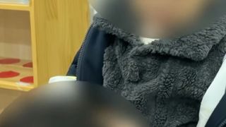 Femeia și-a abandonat băiețelul de 6 ani &icirc;ntr-o cameră de hotel timp de două săptăm&acirc;ni, &icirc;n China: &bdquo;Mamă, nu te &icirc;nvinovățesc! Sunt deja un bărbat, o să cresc repede, să te protejez&rdquo;