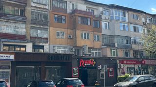 Tecuci, capitala păcănelelor. &bdquo;Moși și romi mai suntem. Dacă n-ar fi păcănelele, ne-am sparge dinții zilnic&rdquo;