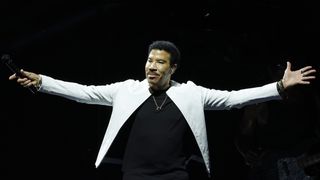 Lionel Richie, internat la Terapie Intensivă după concertul din St. Louis. Ce s-a &icirc;nt&acirc;mplat &icirc;n timpul spectacolului