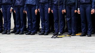 Extensiile de unghii, interzise la examenul pentru admiterea &icirc;n școlile de poliție. De ce sunt considerate &bdquo;de natură a influența rezultatele obținute&rdquo;