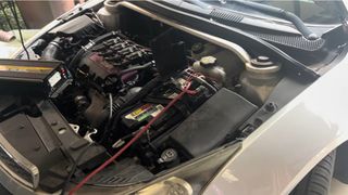 Un bărbat și-a folosit mașina ca generator pentru casă timp de 5 zile, după o pană de curent. Costurile au fost surprinzător de reduse | VIDEO