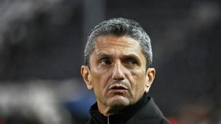 Răzvan Lucescu a aterizat la București. Ce mesaj a transmis de pe Aeroportul Băneasa &icirc;nainte să plece spre spitalul &icirc;n care e internat Mircea Lucescu