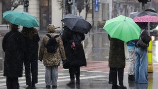 Val de frig, cu ploi, lapoviță și ninsori &icirc;n următoarele zile. Prognoza meteo ANM &icirc;n perioada 28 aprilie-25 mai 2026