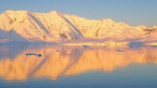 Cercetătorii dezvăluie o structură gigantică ascunsă sub Antarctica de 160 de milioane de ani