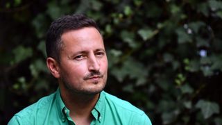 Nicu Ştefănuţă spune că prosumatorii Rom&acirc;niei sunt atacați de Guvern și va anunța Comisia Europeană