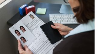 Actul de care nu mai ai nevoie &icirc;n Rom&acirc;nia: dacă ți-l mai cere cineva, riscă amendă de p&acirc;nă la 3.000 de lei