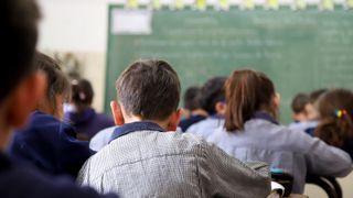 O țară din Europa vrea să permită profesorilor să folosească forța fizică pentru a scoate din clasă elevii-problemă