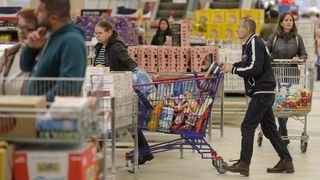 Salariul unui francez stabilit &icirc;n Brașov care se pl&acirc;nge de prețurile din Rom&acirc;nia: &bdquo;Mă g&acirc;ndesc serios să mă &icirc;ntorc &icirc;n țara mea&rdquo;