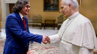 Mircea Cărtărescu s-a &icirc;nt&acirc;lnit cu Papa Leon al XIV-lea: &bdquo;Un moment unic&rdquo;, pe care n-aș fi crezut să-l trăiesc vreodată