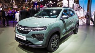 C&acirc;t va costa Dacia Spring care va fi fabricată și &icirc;n Europa, dar nu &icirc;n Rom&acirc;nia. Mașina e produsă acum doar &icirc;n China