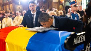 Ce a spus Răzvan Lucescu la slujba de &icirc;nmorm&acirc;ntare a tatălui său: gestul facut la finalul discursului