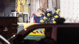 Una dintre rom&acirc;ncele dispărute sub dăr&acirc;măturile unei case in Germania a fost găsită moartă, după 55 de ore de căutări