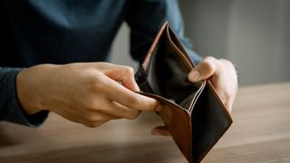 Aproape jumătate dintre rom&acirc;ni se tem de sărăcie, iar &icirc;ngrijorările lor sunt mult peste cele din Uniunea Europeană