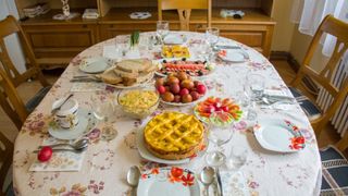 Coșul de cumpărături pentru Paște, mai scump cu 10-15% față de anul trecut: &bdquo;Săptăm&acirc;na Patimilor financiare pentru rom&acirc;ni&rdquo;