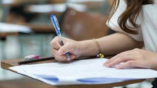 Evaluarea Națională 2026 la Rom&acirc;nă are loc astăzi