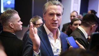 &bdquo;Trump va pleca &icirc;n trei ani. Rezistați!&rdquo;. Democrații americani &icirc;ncurajează Europa să nu se predea &icirc;n fața liderului SUA