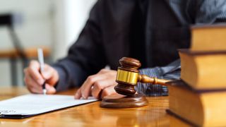 Rom&acirc;n din Ardeal, membru PNȚCD, nemulțumit de soluția unui magistrat: &bdquo;Tare aș vrea să-i văd fața procurorului, ca să i-o sparg&rdquo;