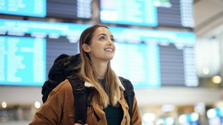 Care sunt, de fapt, despăgubirile reglementate pe care le pot primi românii pentru zboruri anulate sau întârziate. La ce sumă se ridică