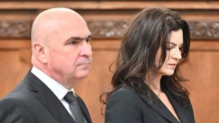 Soția premierului? O declarație din partea purtătorului de cuvânt al Guvernului a reaprins misterul din viața personală a premierului Ilie Bolojan