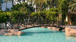 „Am ajuns cu fetița la Urgențe”. Vacanța de 9.000 de euro la un resort de 5 stele din Turcia a devenit un calvar pentru o familie de români