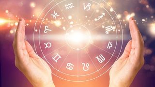 Cele 3 zodii care atrag norocul în noiembrie. Universul le răsplătește pentru bunătatea lor și le oferă protecție specială toată luna
