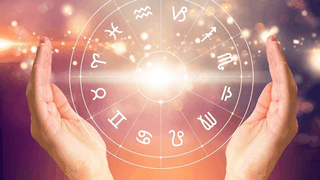 Cele 3 zodii care atrag norocul în noiembrie. Universul le răsplătește pentru bunătatea lor și le oferă protecție specială toată luna