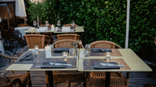 Capcana din restaurante în care cad mulți români. La ce trebuie să fii atent