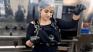 Rețeta autentică de mujdei țigănesc, pregătită de Melek. E delicios, se prepară rapid și merge de minune cu orice fel de carne