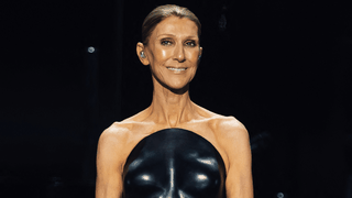 Durerea ascunsă a lui Céline Dion! Cântăreața are nevoie de sprijinul bodyguardului pentru a-și menține echilibrul