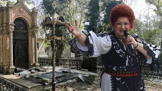 Reacția Elenei Merișoreanu despre „palatele” din Bellu ale vedetelor: „Alții își pun și televizoare în cavou.” De ce nu-și face cruce, superstiția de care se teme