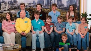 Un cuplu cu 13 copii dezvăluie cât cheltuie lunar pe mâncare și cum gestionează o familie atât de mare. Consumul săptămânal este impresionant