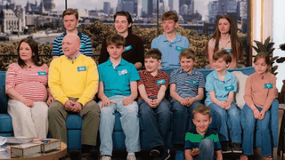 Un cuplu cu 13 copii dezvăluie cât cheltuie lunar pe mâncare și cum gestionează o familie atât de mare. Consumul săptămânal este impresionant