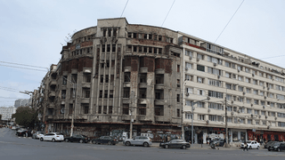 Hotelul Dunărea, „monstrul” de la Gara de Nord. În ce stare se află clădirea