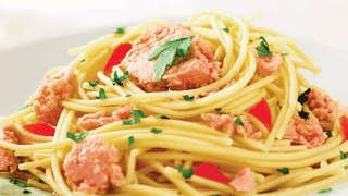 Salată de paste cu ton à la Cher. Un preparat bogat în proteine, se face ușor și este perfect pentru vară