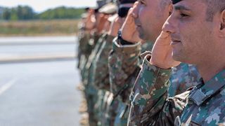 Rațiile militarilor români, la vânzare pe site-urile de anunțuri. Cât costă două pachete